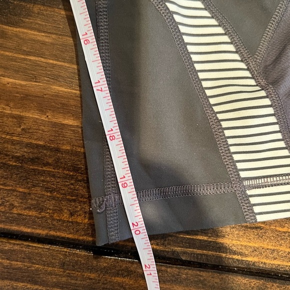 Lululemon Run: Inspire Crop Il Size 6 Grey, Striped Waistband no size tag, GUC - Picture 9 of 9